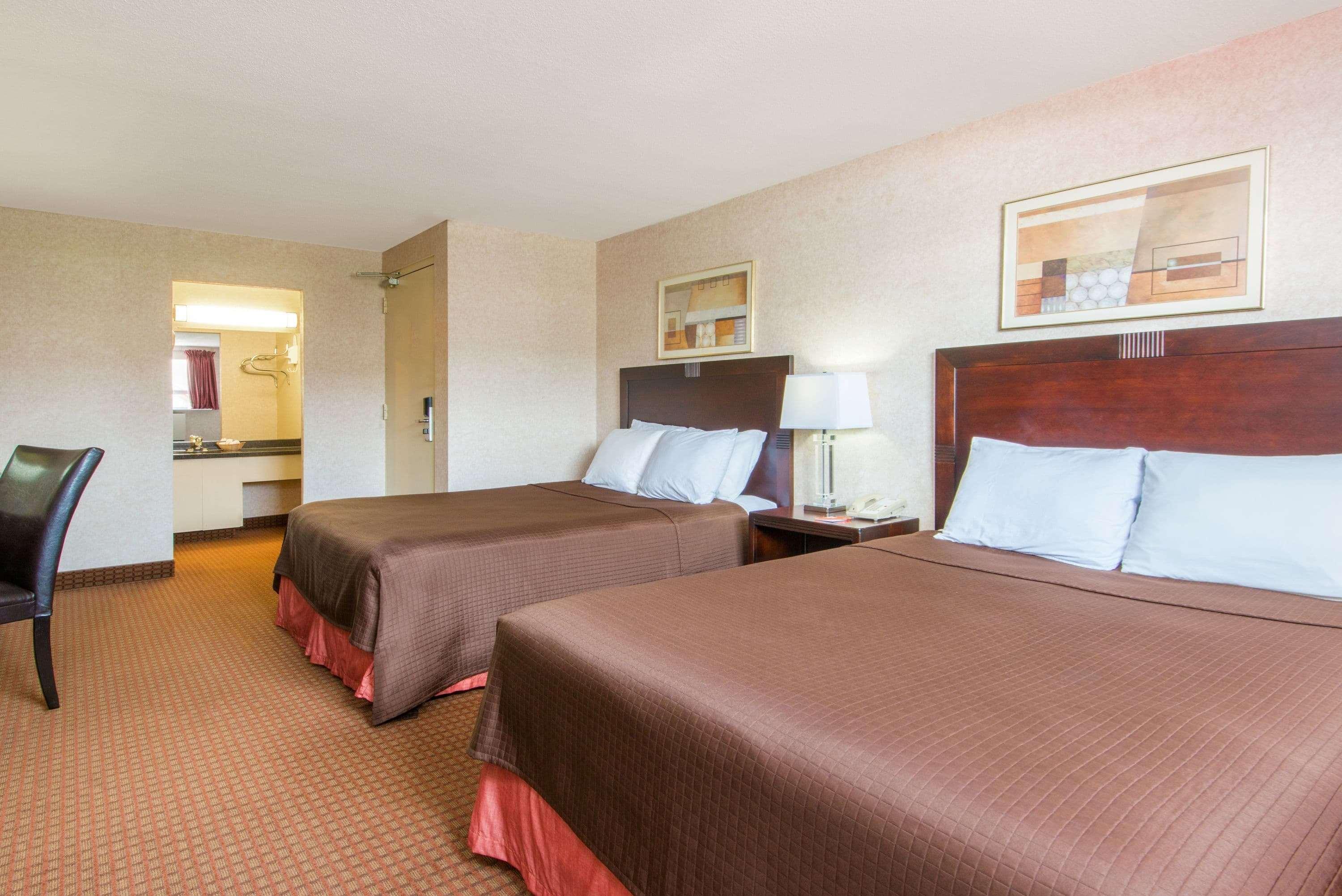 Howard Johnson By Wyndham Ґрейвенгерст Екстер'єр фото